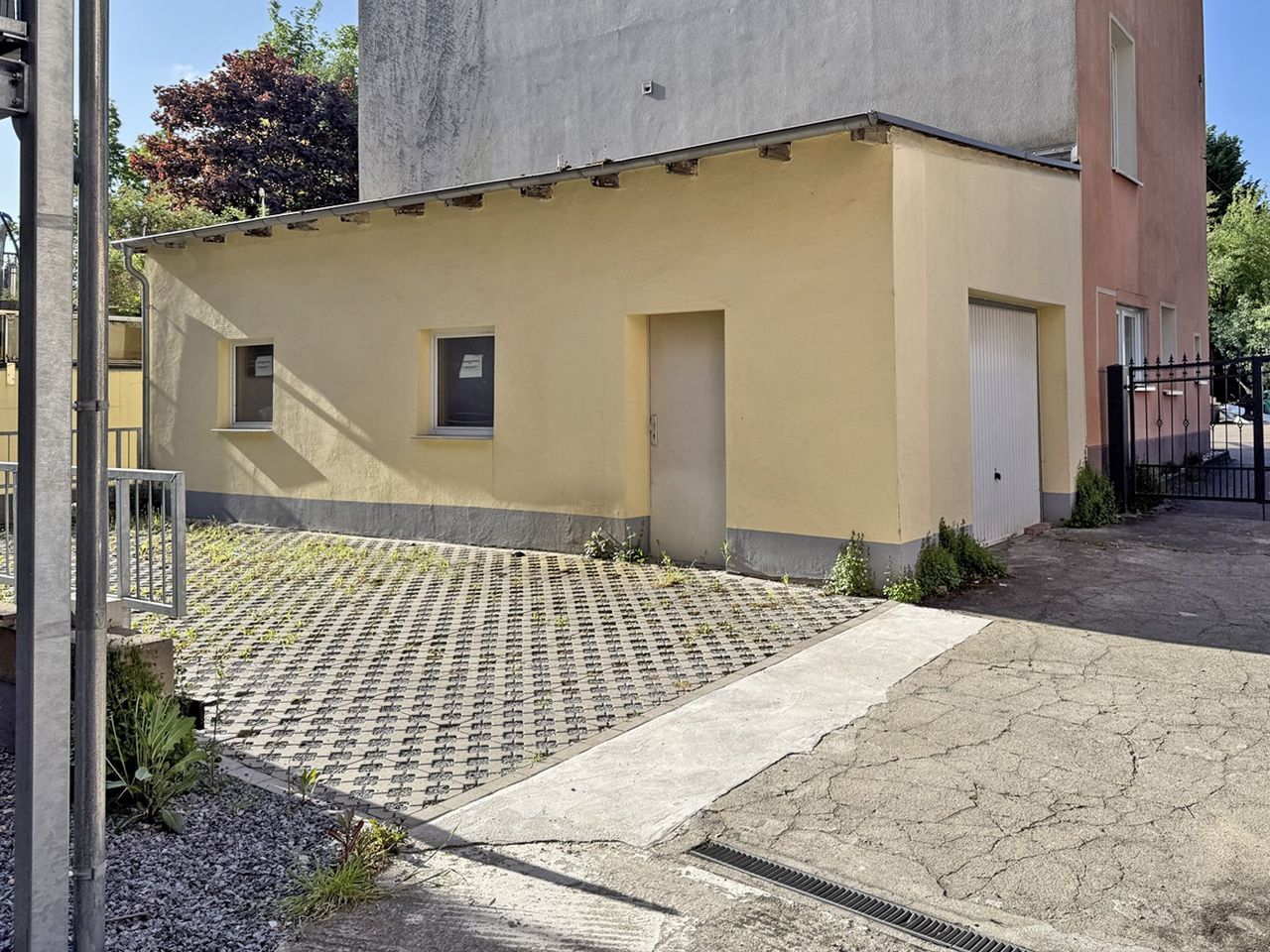 Hof/Garage