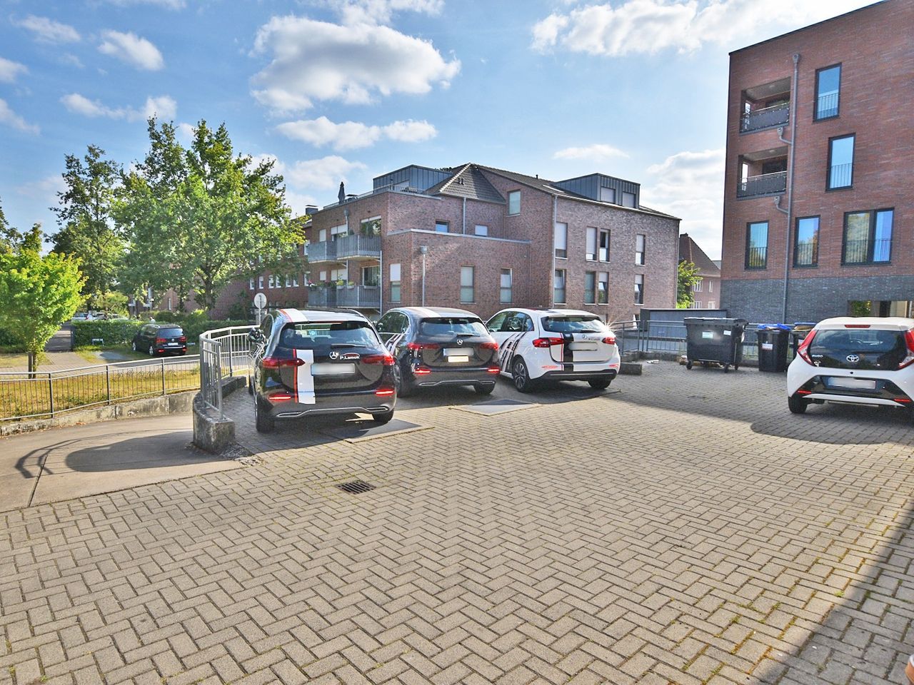 Hof & Tiefgarageneinfahrt