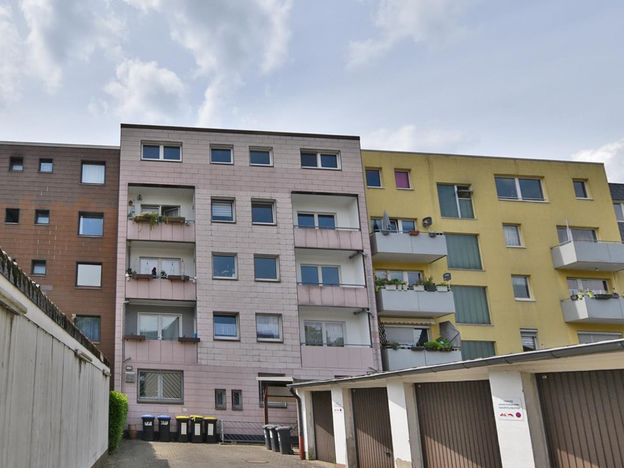 Rückansicht, Garagen
